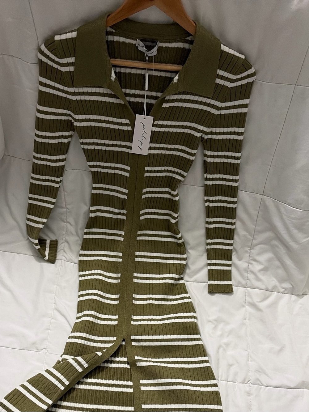 Title:
Petal & Pup Eliana Olive Stripe Knit Midi Dress S/M NWT